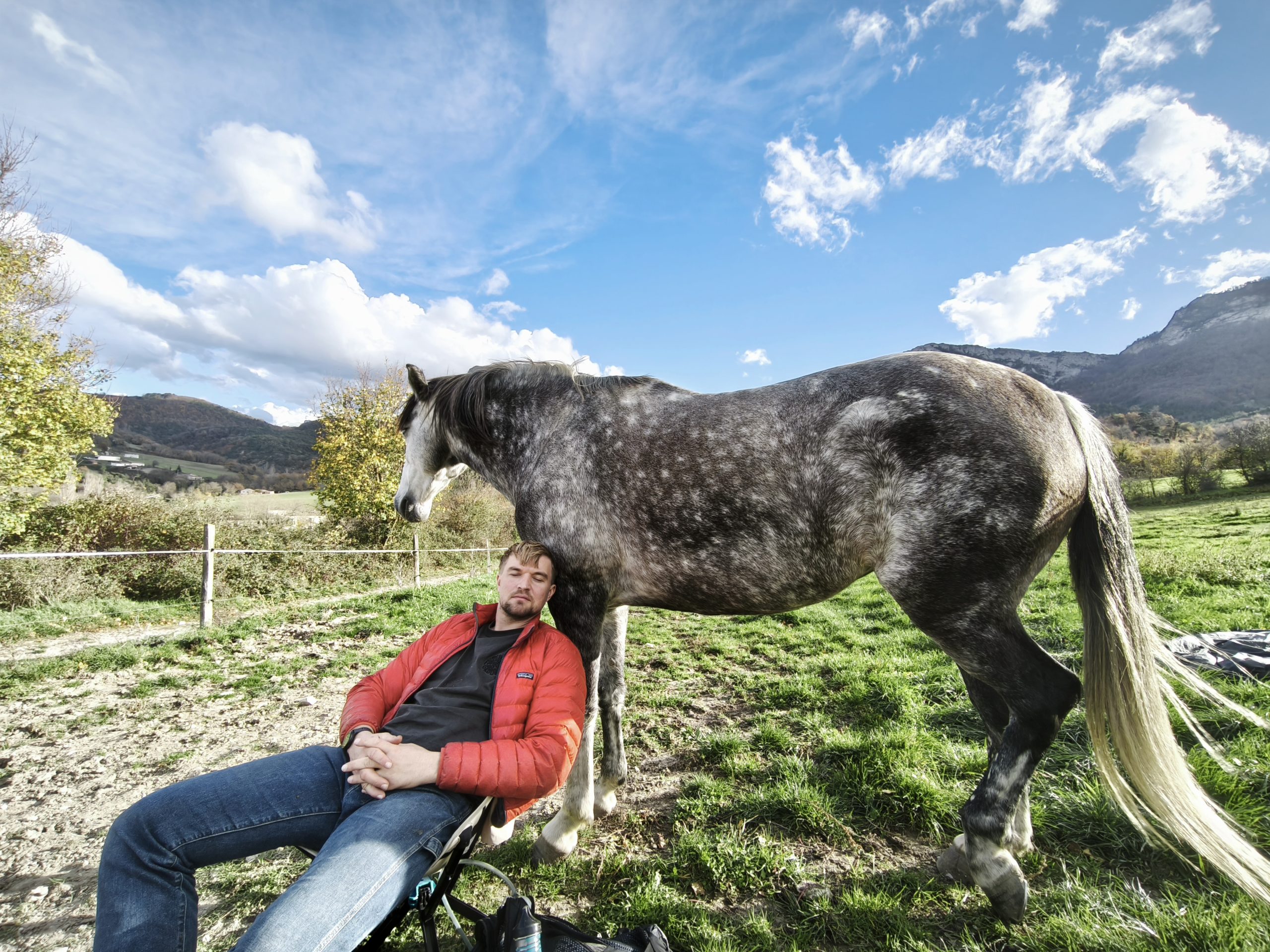 nomadrandoacheval cavaliere randonnee cheval larzac noir et blanc